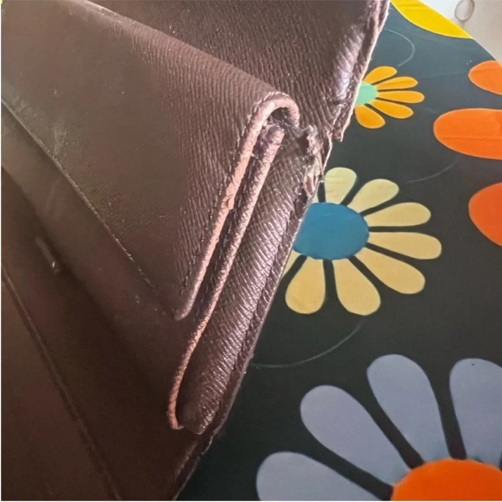 🚨SALE 🚨LV Damier Wallet (Cobblers dream) - Picture 11 of 12